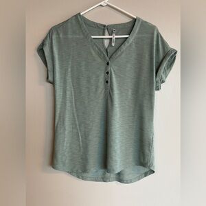 KÜHL Sora Henley Top Sea Glass Green Short Sleeve Textured Striped Small S 8480